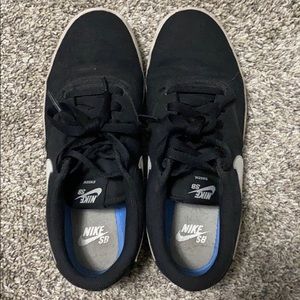 black nike sb shoes